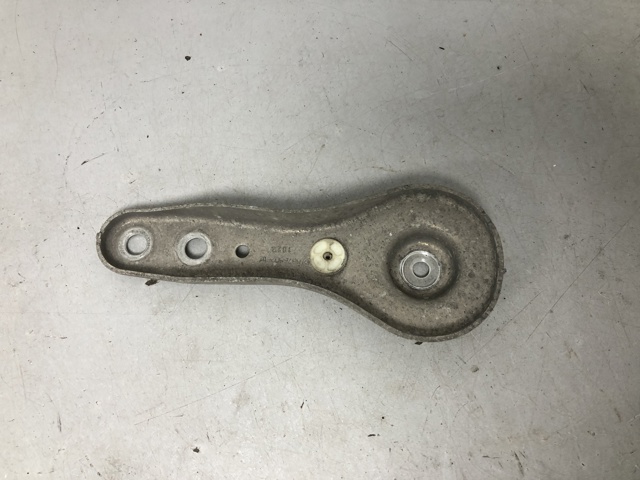 Кронштейн задньої балки 33306876802 BMW