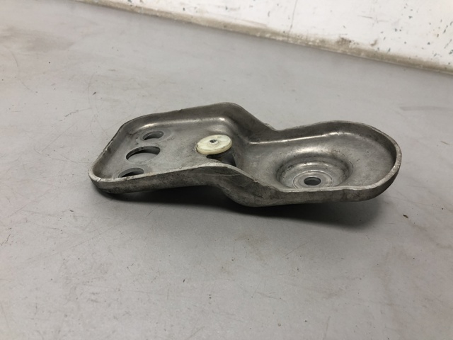 Кронштейн задньої балки 33306876805 BMW