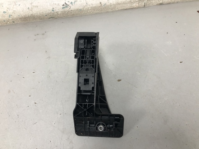 Підаль газу 35406889818 BMW