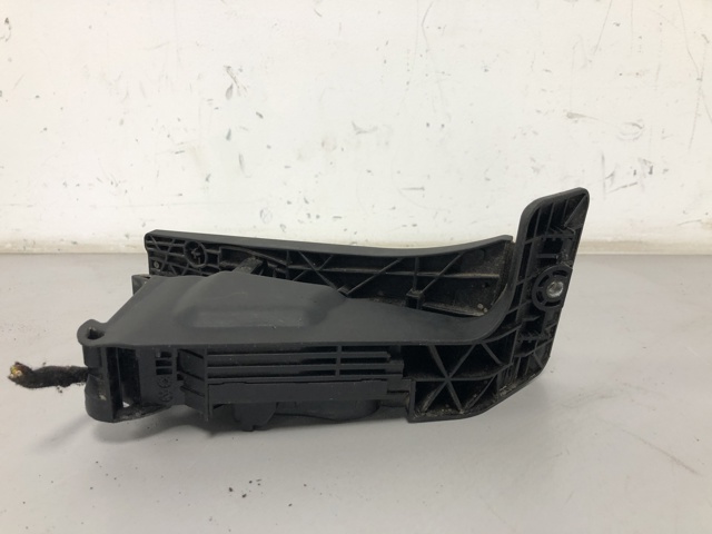 Підаль газу 35426789529 BMW