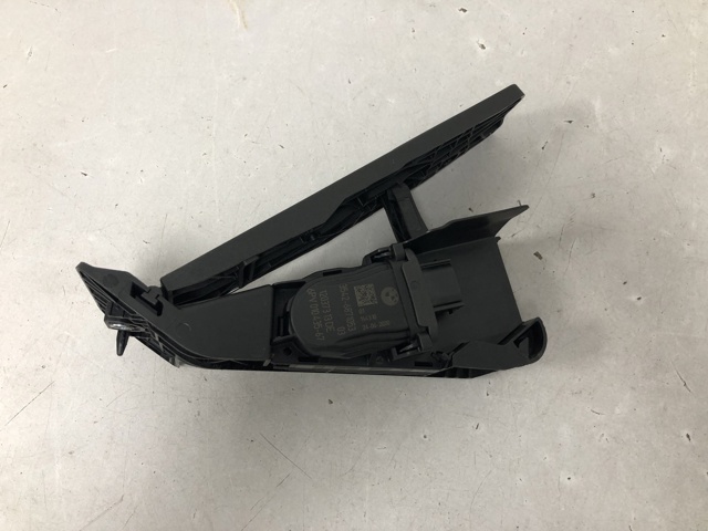 Підаль газу 35426871053 BMW