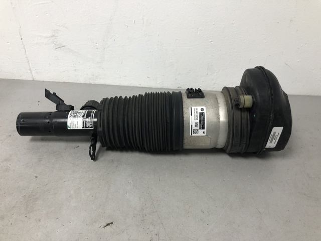 Стійка передня права 37106869036 BMW