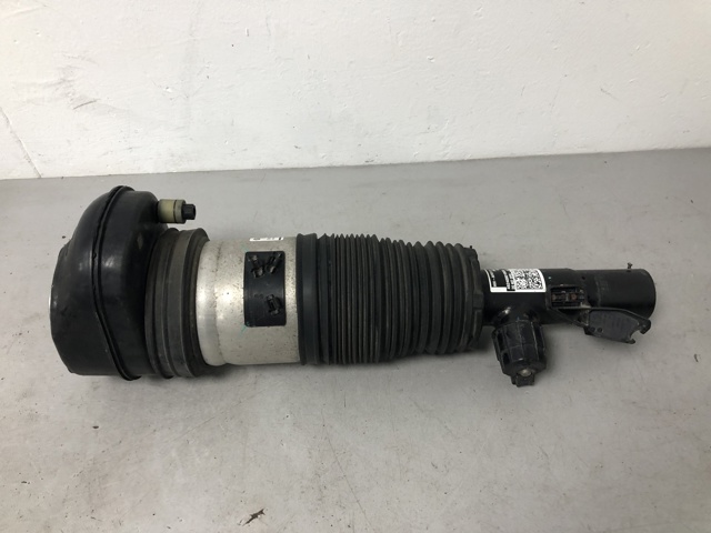 Стійка передня права 37106869036 BMW