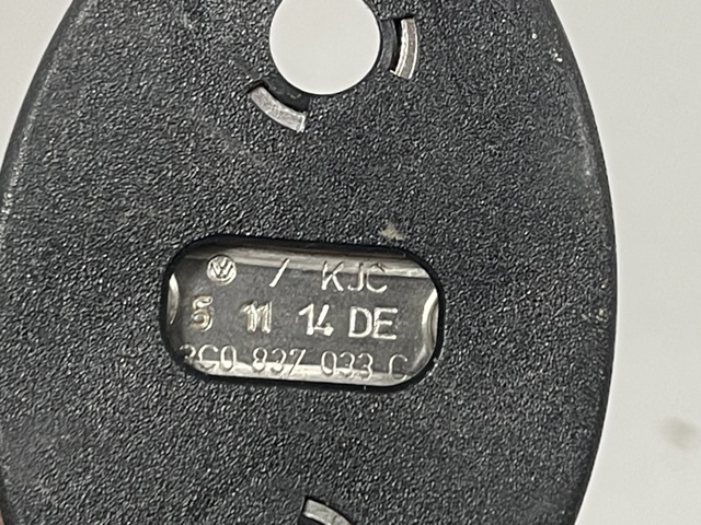 Петля-зачіп (відповідна частина) замка двері задньої 3C0837033C VAG