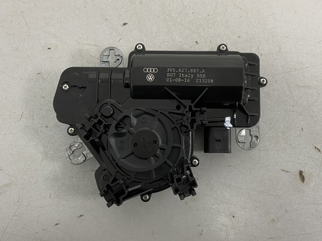 Мотор-привід відкр/закр. замка багажника/двері 3/5-ї 3V5827887A VAG