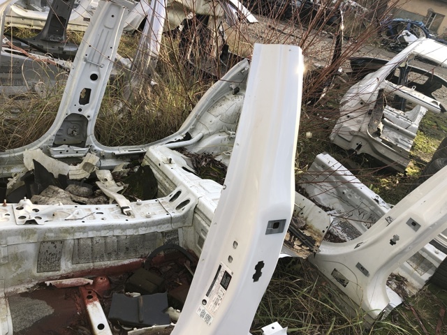 Боковина для легкових. Циліндр підйому кабіни для вантажних 41007487371 BMW