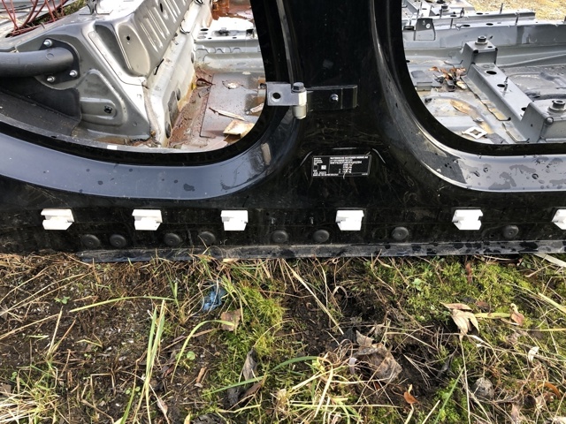 Ремчасть кузова права 41305A06028 BMW