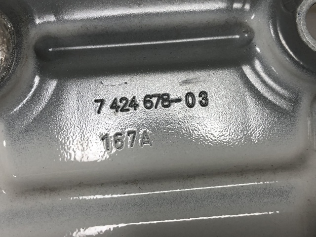 Кронштейн кріплення крила переднього правого, задній 41357475804 BMW