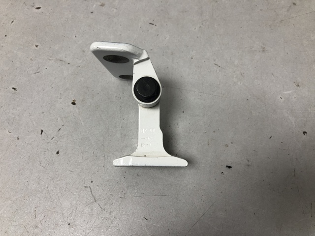 Петля водійських дверей 41517420089 BMW