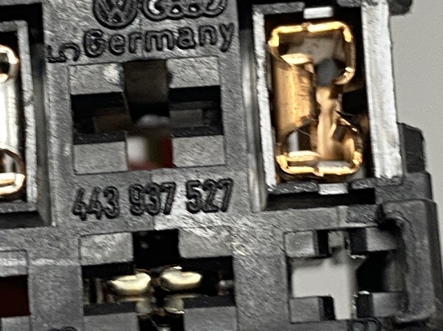 Корпус запобіжників 443937527 VAG