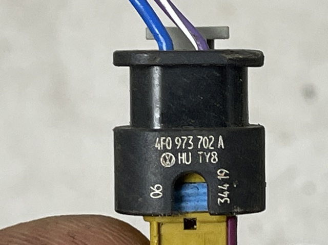 Роз’єм (фішка) універсальний 4F0973702A VAG