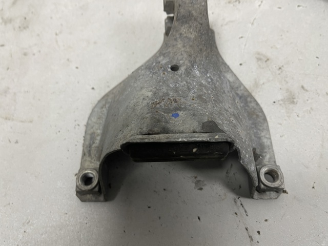 Кронштейн передньої балки 4G0399377K VAG