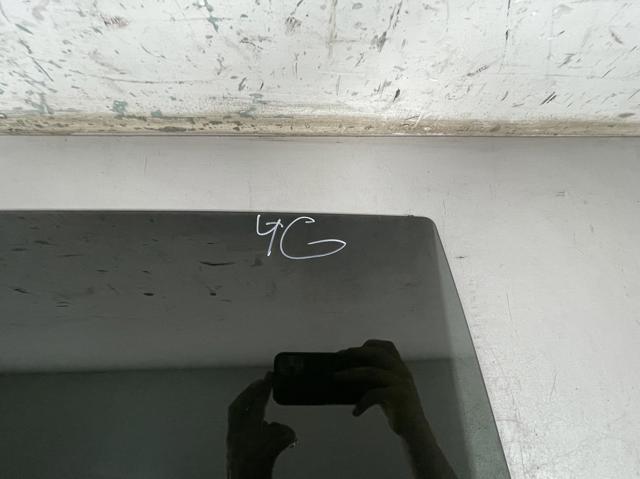 Вікно задніх дверей 4G9845206A VAG