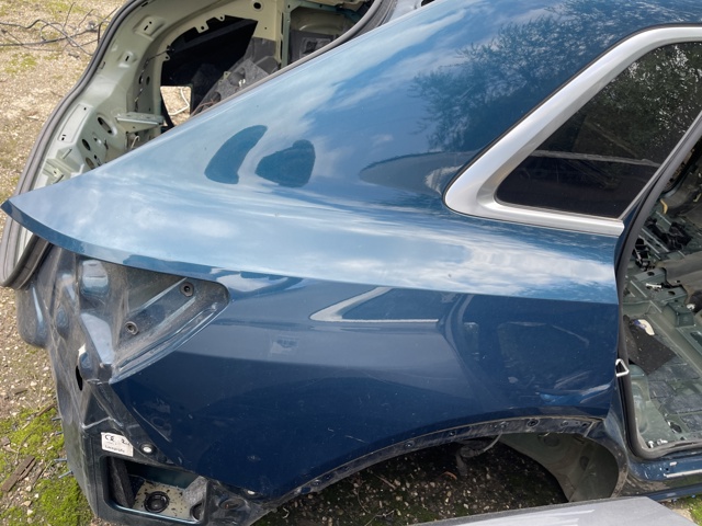 Бічна частина задні праві 4KE809838 VAG
