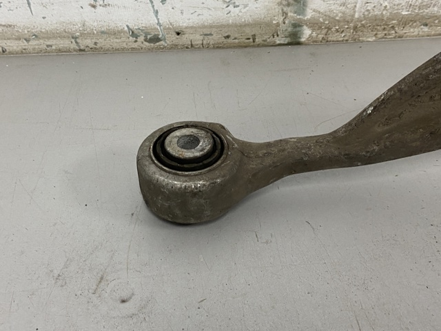 Задня поперечна тяга 4M0501531 VAG