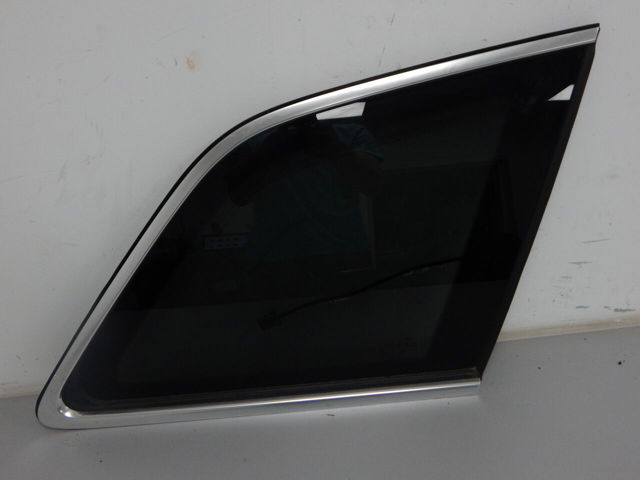 Стукло багажника, праве 4M0845298AE VAG