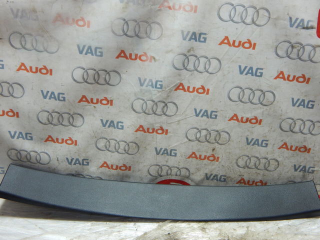 Пластик п'ятих дверей 4M0867606J VAG