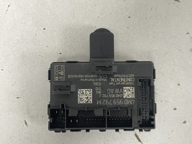 Блок комфорту передніх дверей 4M0959792M VAG
