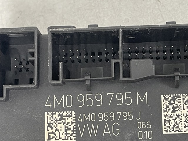 Блок комфорту задніх дверей 4M0959795M VAG