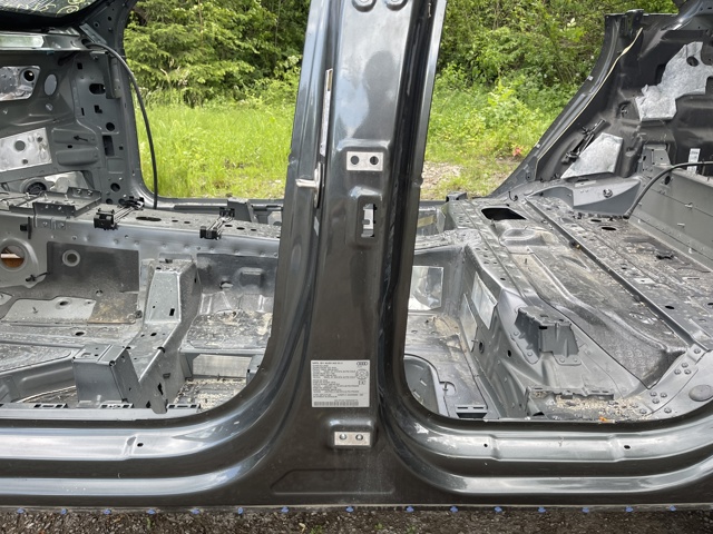Отвір передніх лівих дверей 4M8809839 VAG