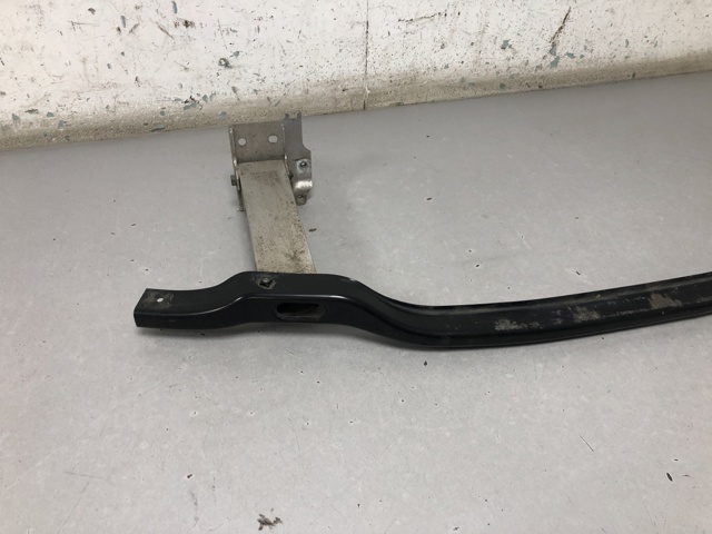Підсилювач бампера переднього 51118037631 BMW