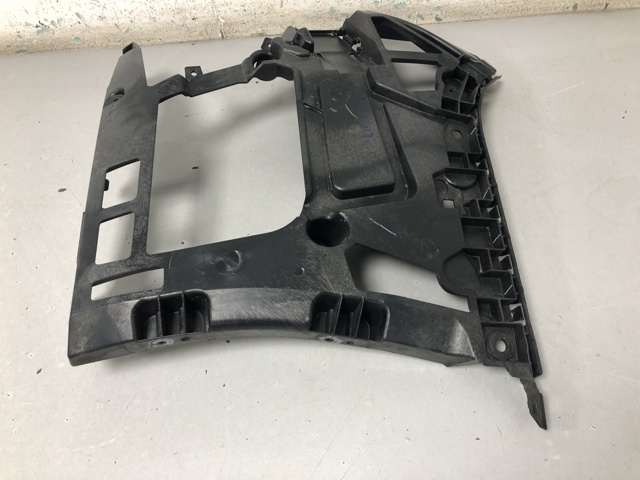 Кронштейн бампера заднього, правий 51127427968 BMW