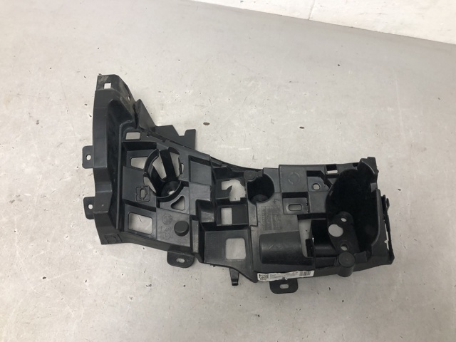 Кронштейн бампера заднього, зовнішній правий 51128069902 BMW