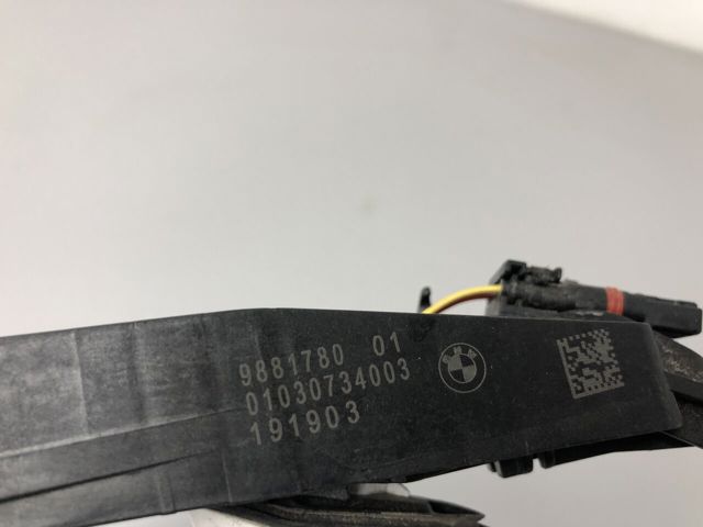 Тримач зовнішньої ручки дверей, передньої правої 51219881780 BMW