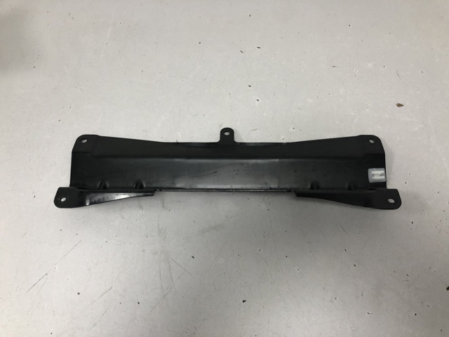 Кронштейн бампера переднього 51247149618 BMW