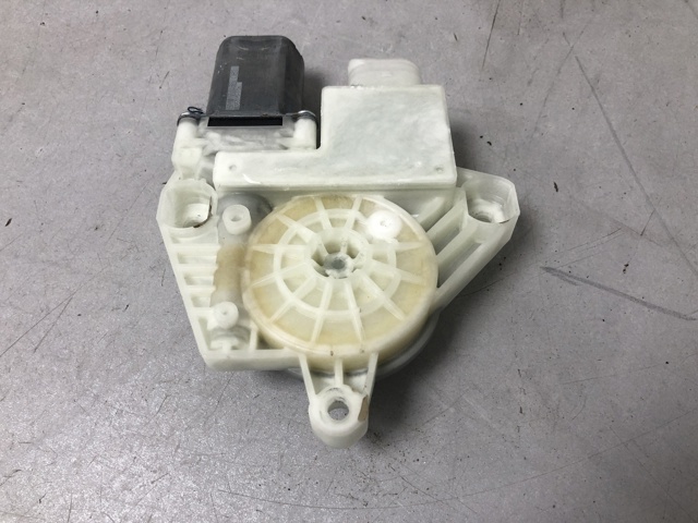 Мотор склопідйомника дверей передніх, правих 51337455081 BMW