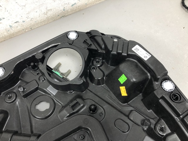 Склопідйомник передньої лівої двері 51337498151 BMW