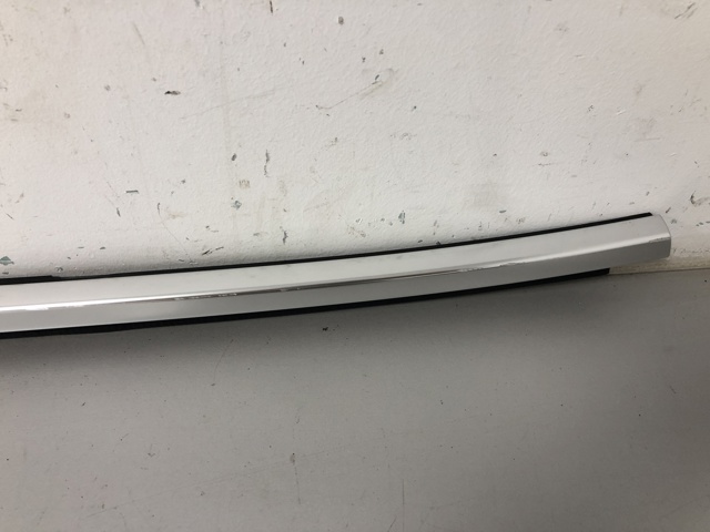 Молдинг опускного скла двері задньої, лівої 51357410037 BMW