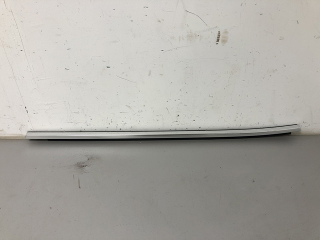 Молдинг опускного скла двері задньої, лівої 51357410037 BMW