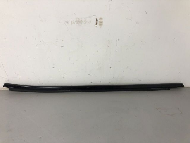 Молдинг опускного скла двері задньої, правої 51357410038 BMW