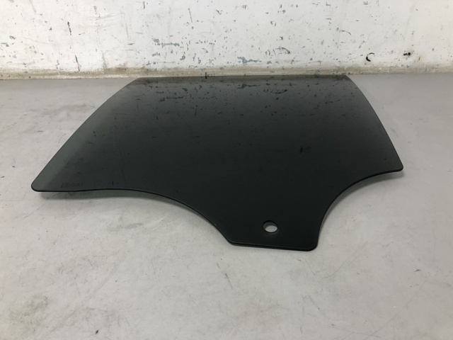 Скло заднє ліве 51357416971 BMW