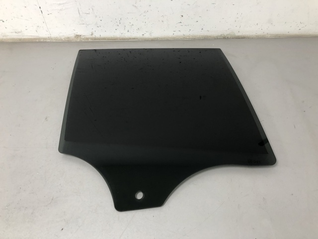 Скло задньої двері правої 51357416972 BMW
