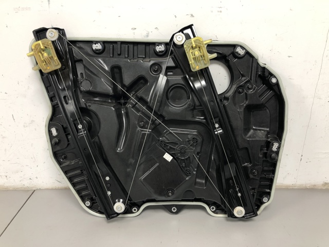 Склопідйомник задніх лівих дверей 51357498149 BMW