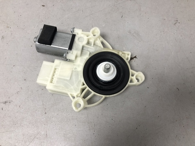 Мотор склопідйомника дверей передніх, правих 51358495866 BMW