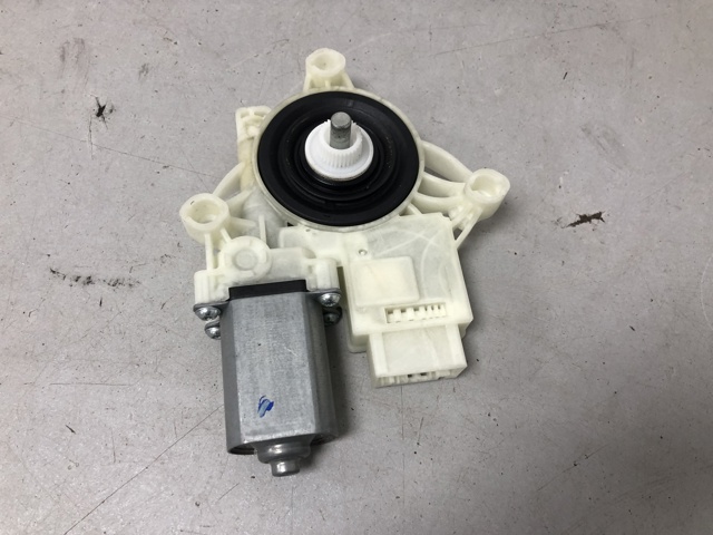 Мотор склопідйомника дверей задніх, лівих 51358495867 BMW