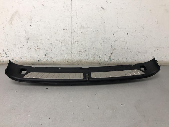 Накладка задньої панелі багажника 51487396611 BMW