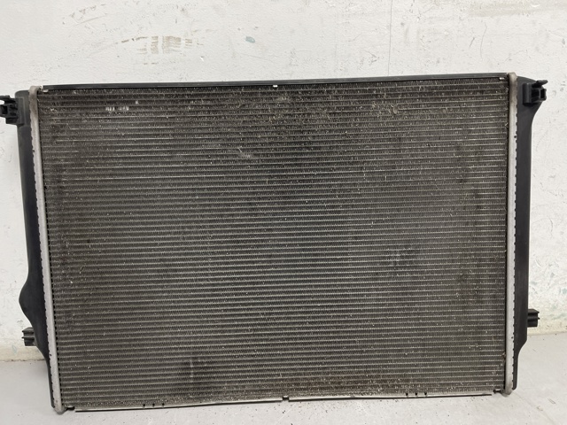Радіатор системи охолодження двигуна Volkswagen Golf VIII