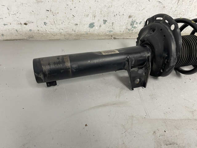 Амортизатори передні Volkswagen Passat B8