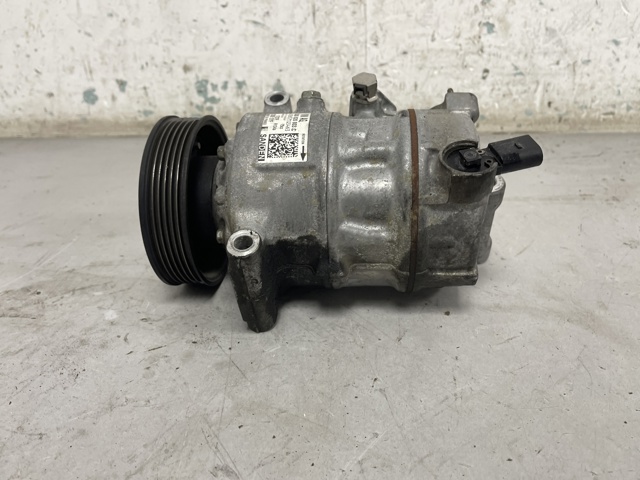 Насос кондиціонера 5Q0820803C VAG