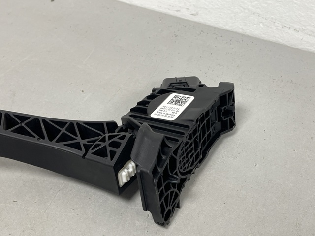 Підаль газу Audi Q3