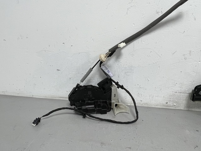 Замок водійських дверей 5TB837015E VAG