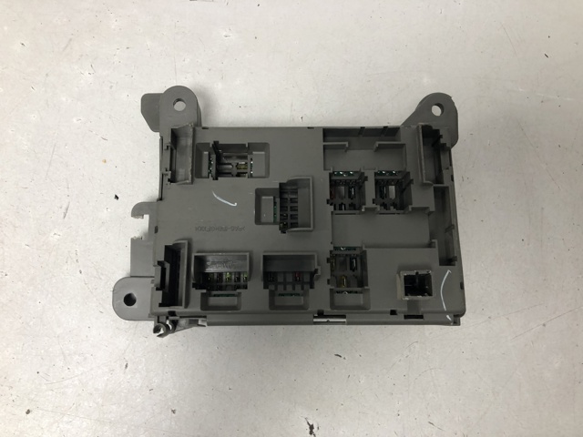 Коробка запобіжників 61146931687 BMW