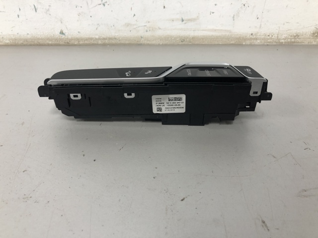 Блок кнопок центральної консолі 61316993947 BMW
