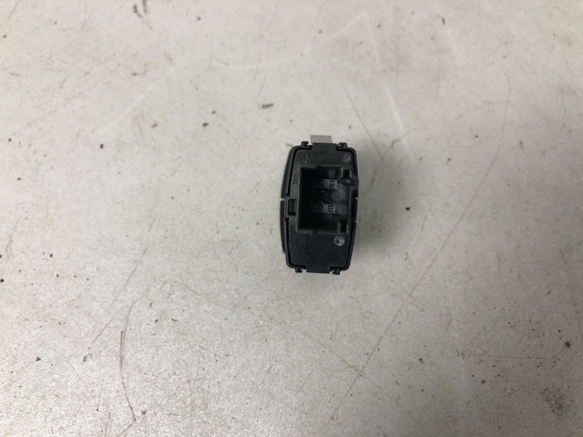 Кнопка аварійки 61319231786 BMW