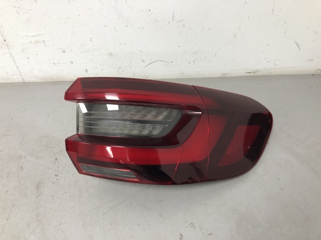 Задній правий зовнішній ліхтар 63215A164B4 BMW
