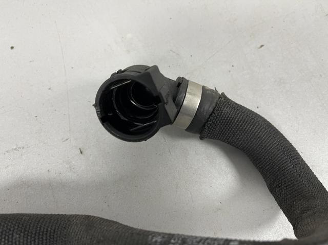 Патрубок системи охолодження 64219398952 BMW